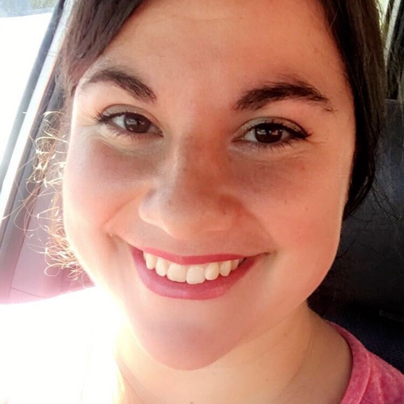 Meet your Posher, Gabriella - Picture 2 of 5